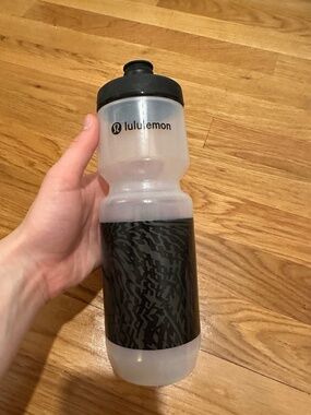 New Lululemon sports water bottle
